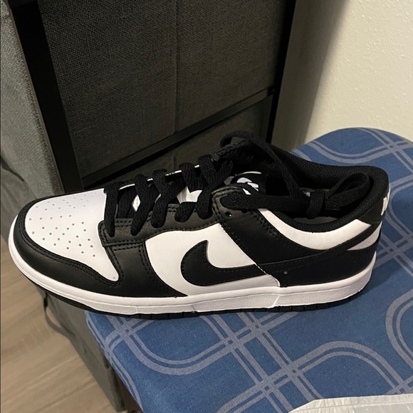 Nike Men's Classic Black and White Sneakers
